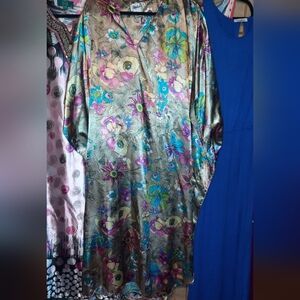 Winlow Caftan gold w/ blue & pink flowers